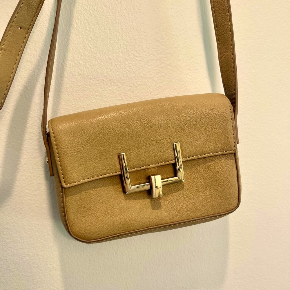 Forever 21 purse.